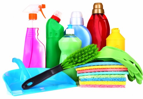 Professional cleaner in Crystal Palace providing home cleaning services